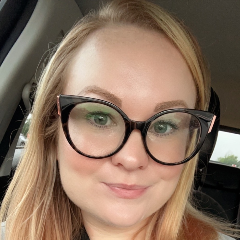 Meet your Posher, Nicole